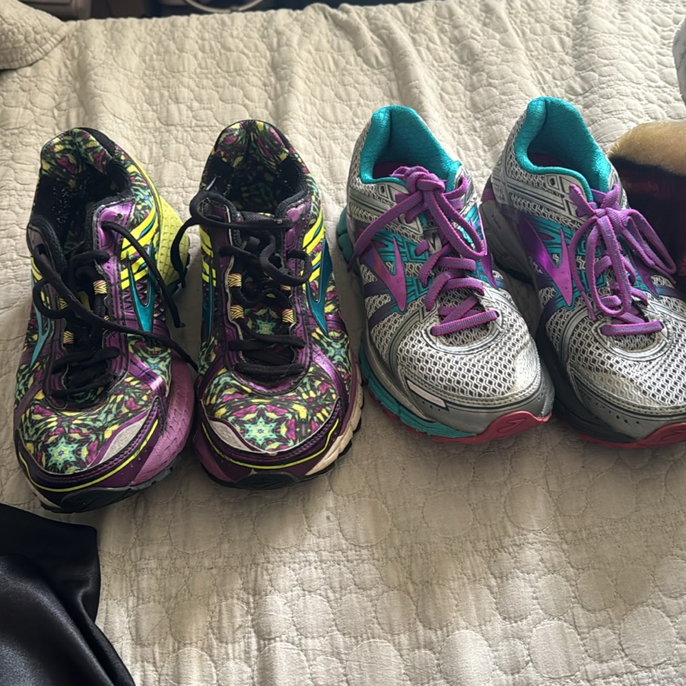 Brooks tennis shoes